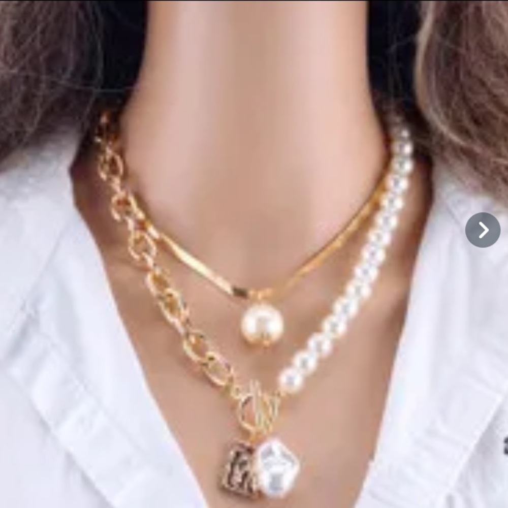 Beautiful 2 layer Pearl Pendant Necklace